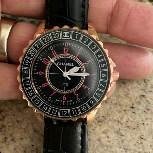 Ladies Watch - Picture 1 of 3
